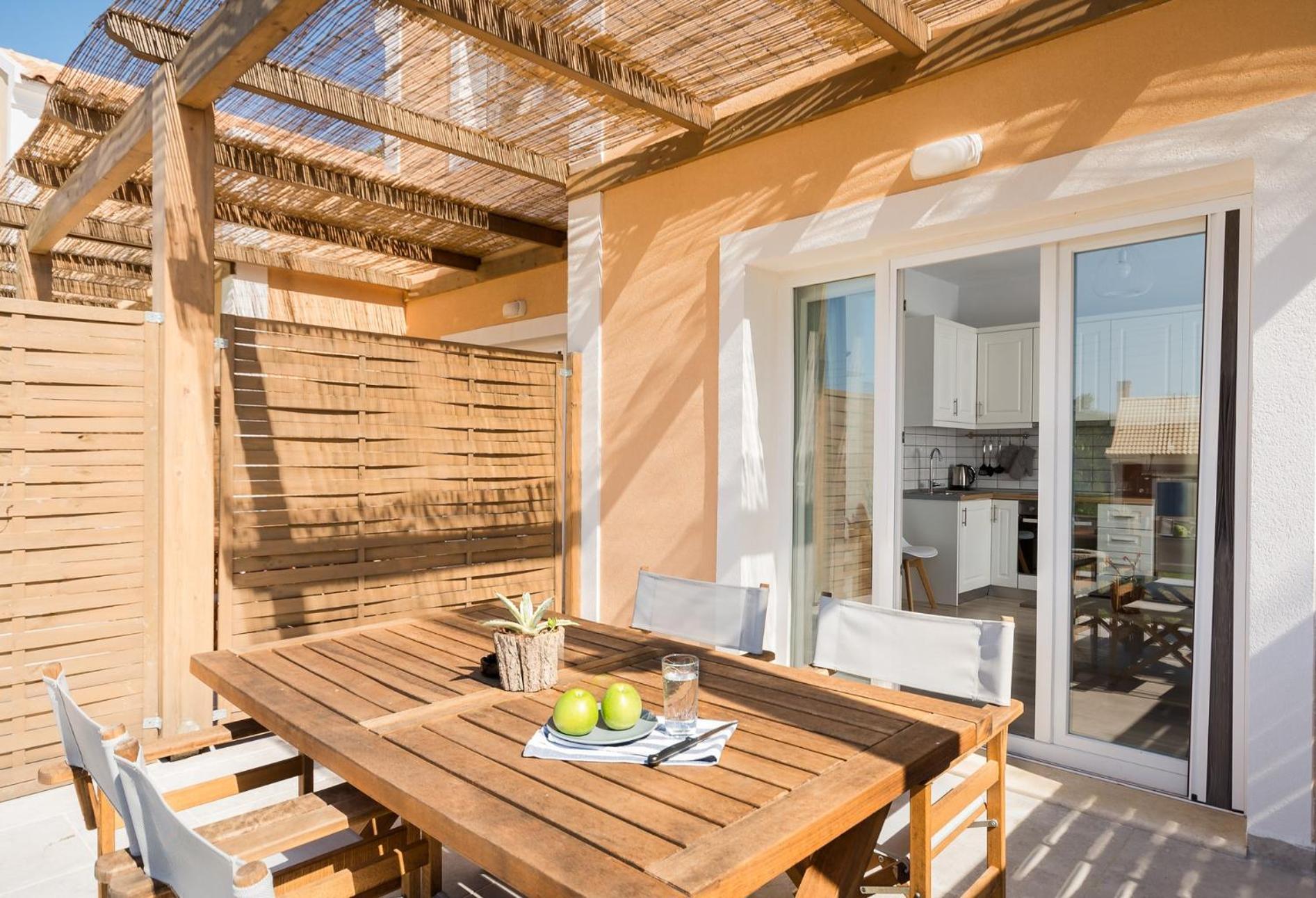 Reiki Apartments Ereikoussa ภายนอก รูปภาพ